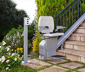 Monte-escalier pour escaliers droits extérieurs