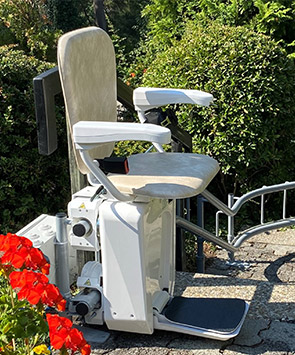 Monte-escalier pour escaliers tournants extérieurs